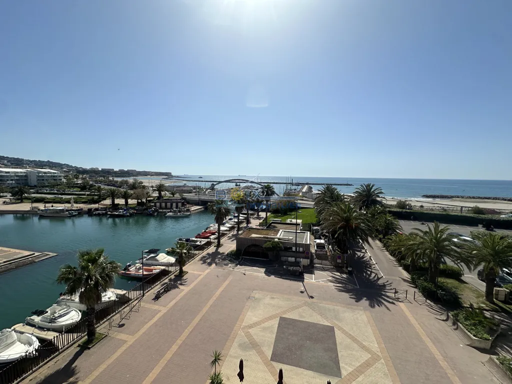 Terrass - 3-Bed Flat with Terrace in Sète