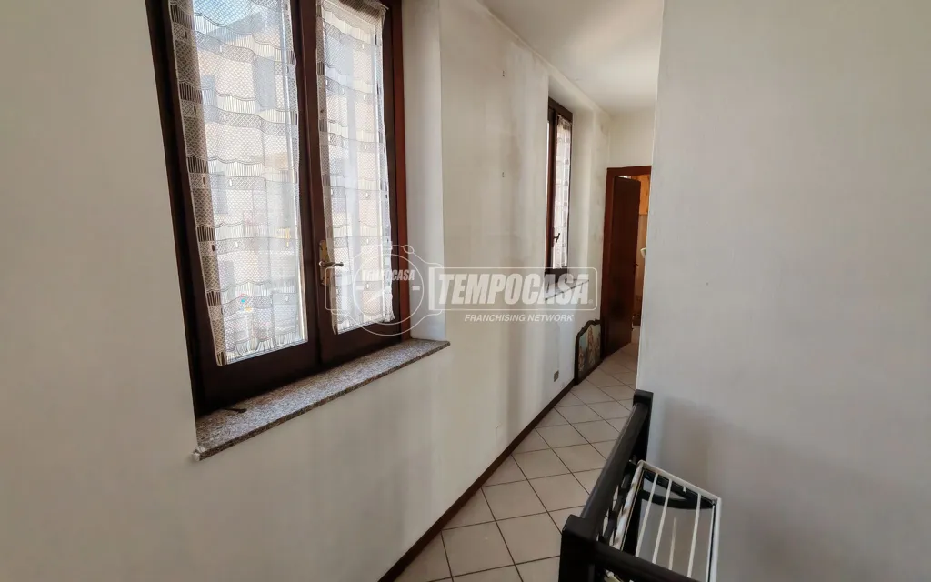 Hallway - Spacious Trilocale with Balcony in Rovellasca