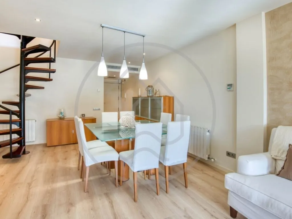 Söögituba - Luxury Duplex with Seafront View in Calonge