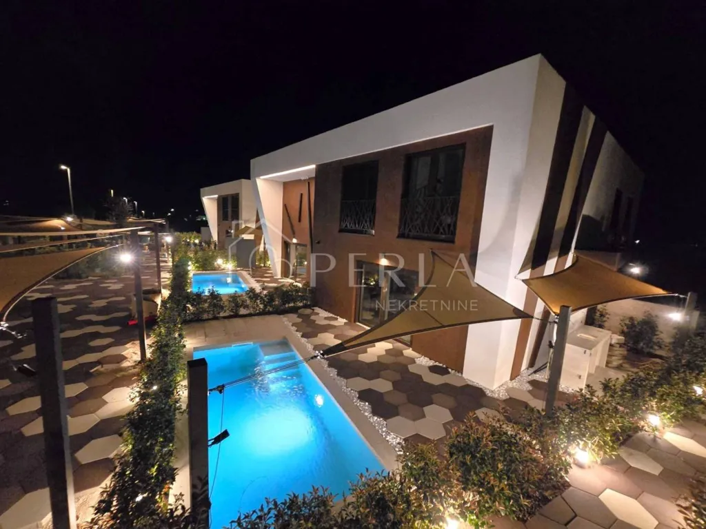 Bassein - Smart Home Villa with Private Pools in Nin