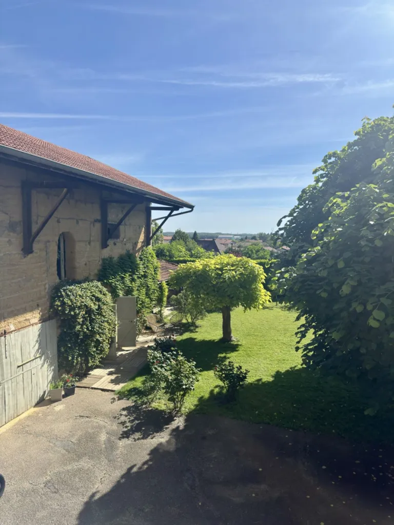 Jardin - Maison historique avec grand terrain à Montanay
