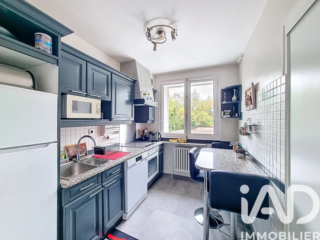 Cuisine - Appartement Traversant avec Terrasse à Cran-Gevrier