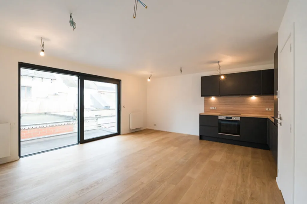 Renovated Flat with Terrace in Town Centre