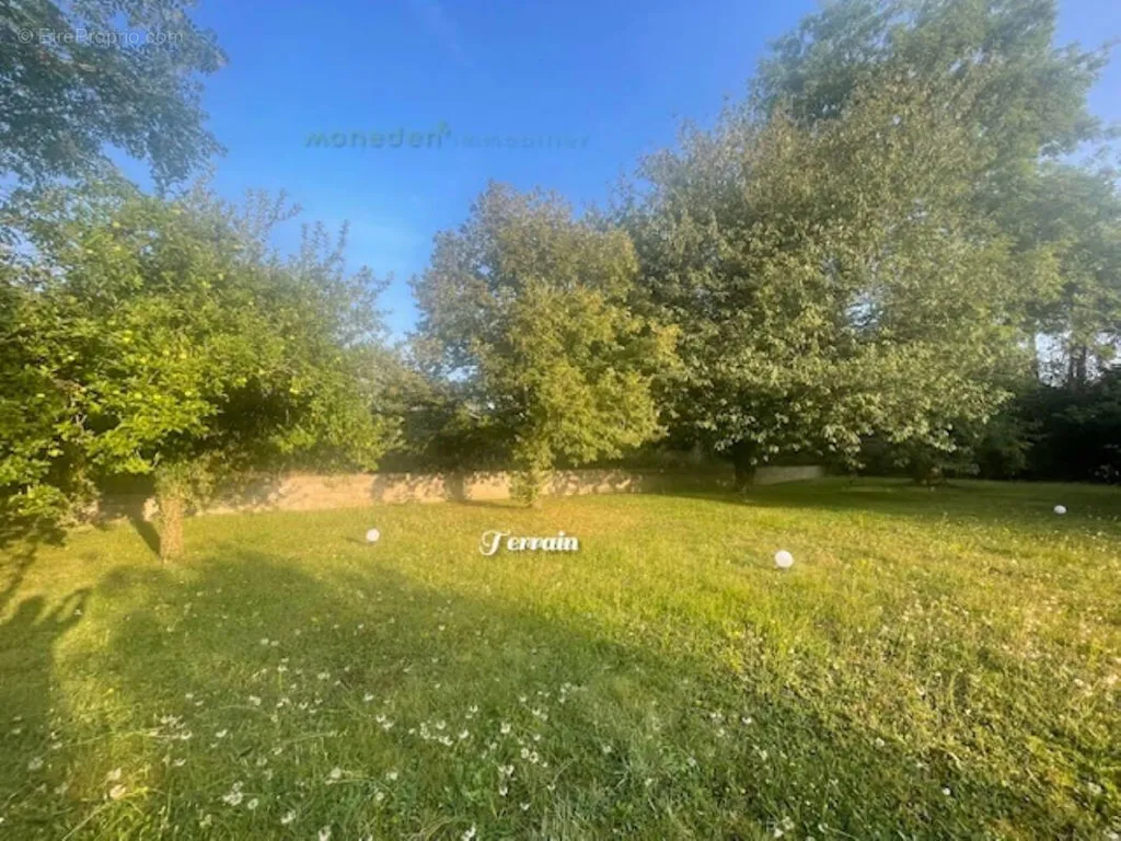 Aed - Constructible Plot in Hébécourt
