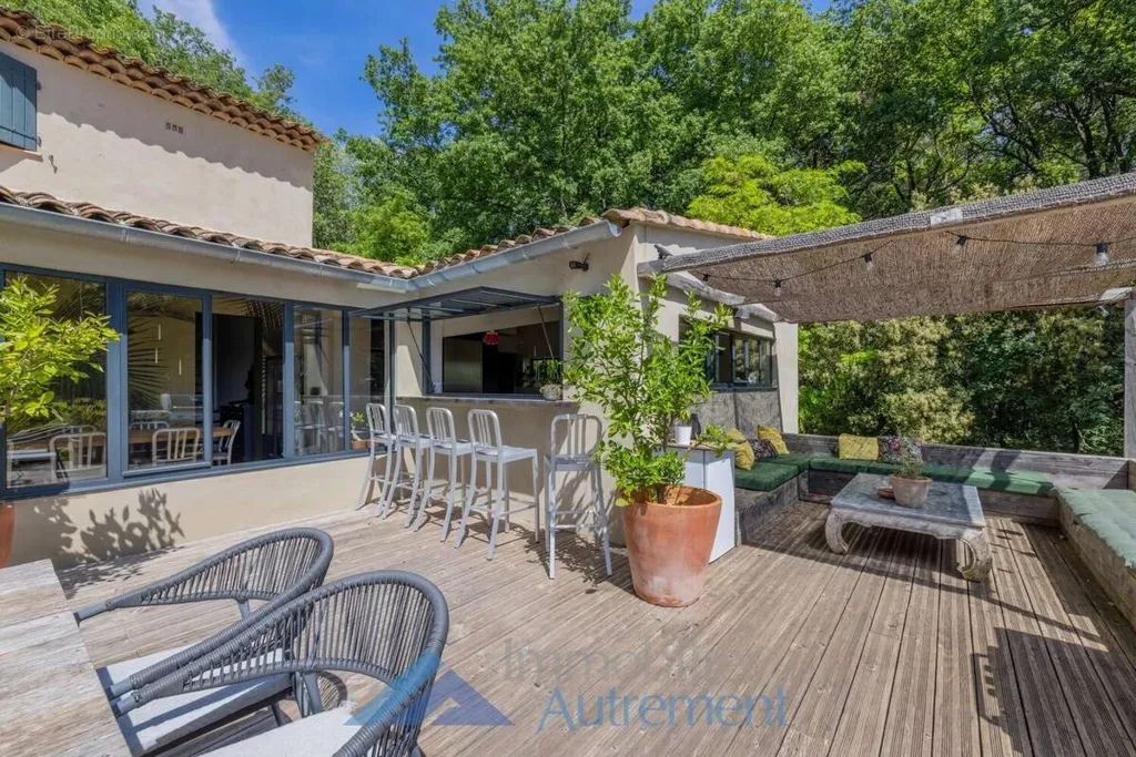Terrass - Charming Property with Pool in Puyricard
