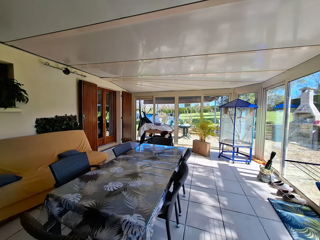 Terrasse - Pavillon avec Piscine à Courant