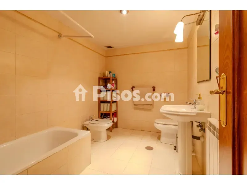 Bathrooms - Duplex with Ascender in Guadalajara Centre