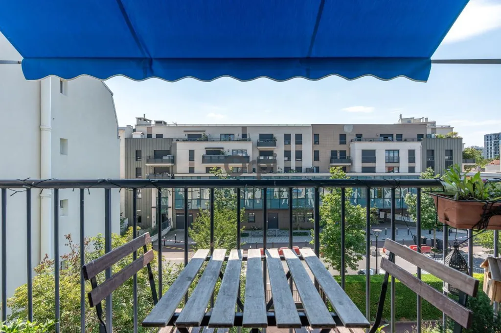Balcony - 5-Piece Flat with Balcony in Joinville-le-Pont