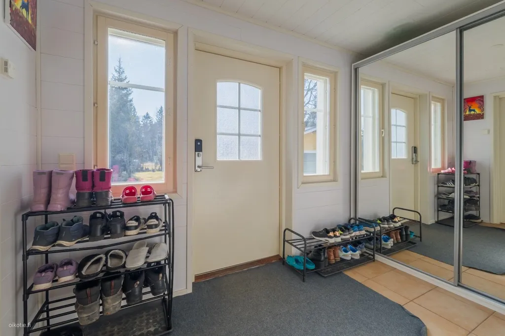 Hallway - Classical House with Garden in Lohja