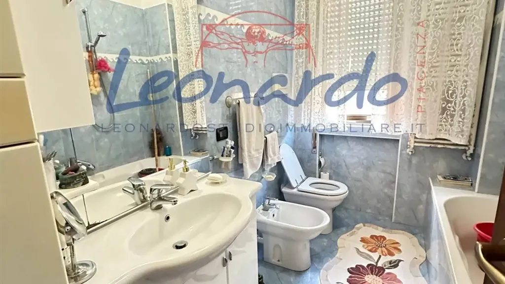 Vannitoad - Bright Apartment with Garage in Piacenza