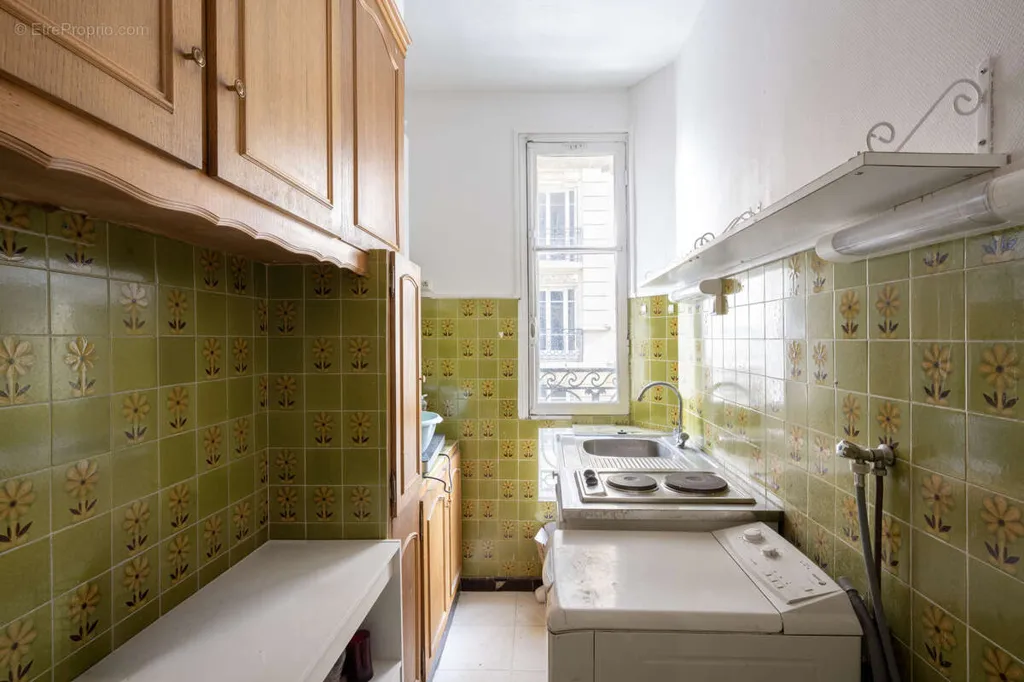 Köök - Haussmannian Studio with Balcony in Paris 13
