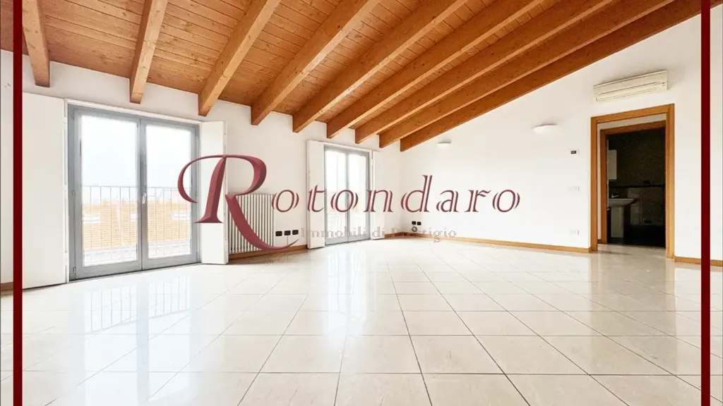 Séjour - Mansarded Flat with Balcony in Milan