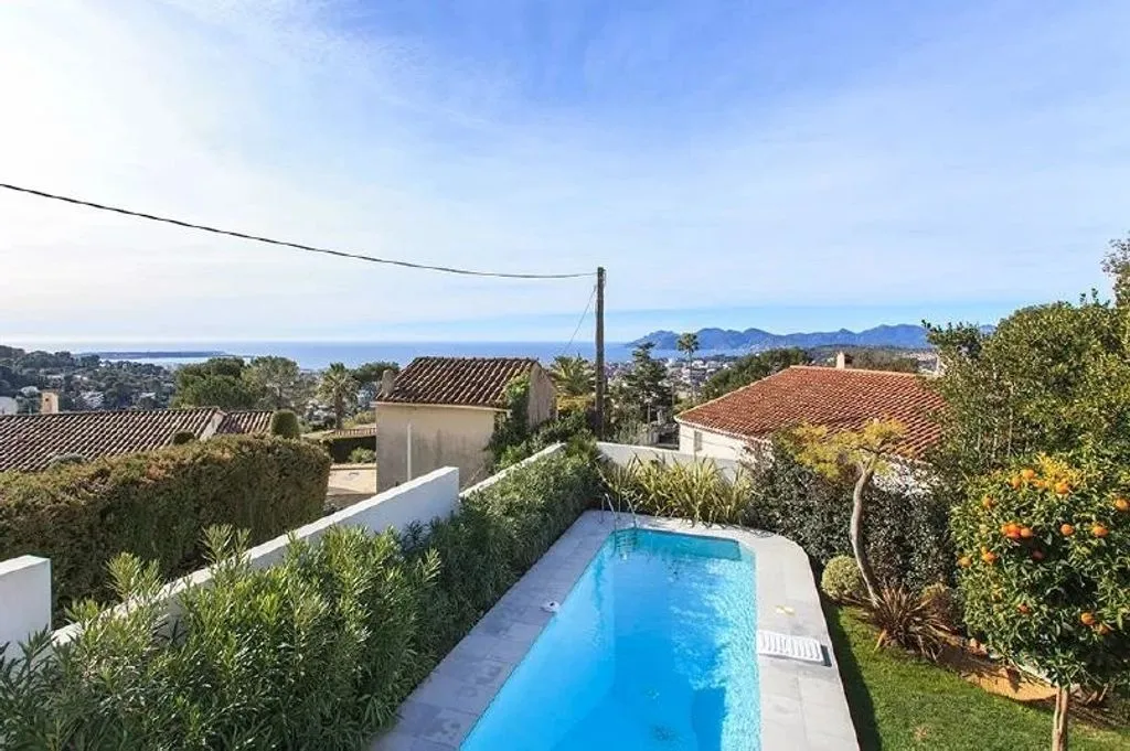 Piscine - Villa de luxe avec piscine à Cannes
