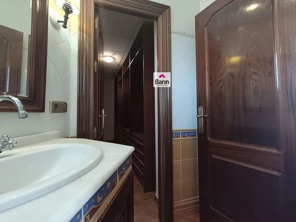 Salles de bain - Spacious Chalet with Pool in Cerro Muriano