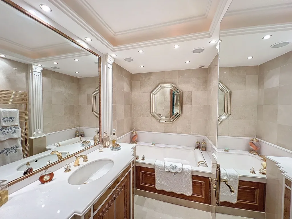 Salles de bain - Appartement de 3.5 Pièces avec Vue Mer à Cannes