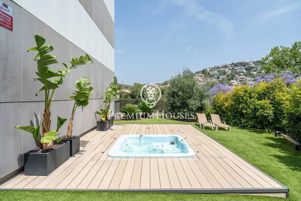 Terrass - Corner Flat with Pool in Sitges