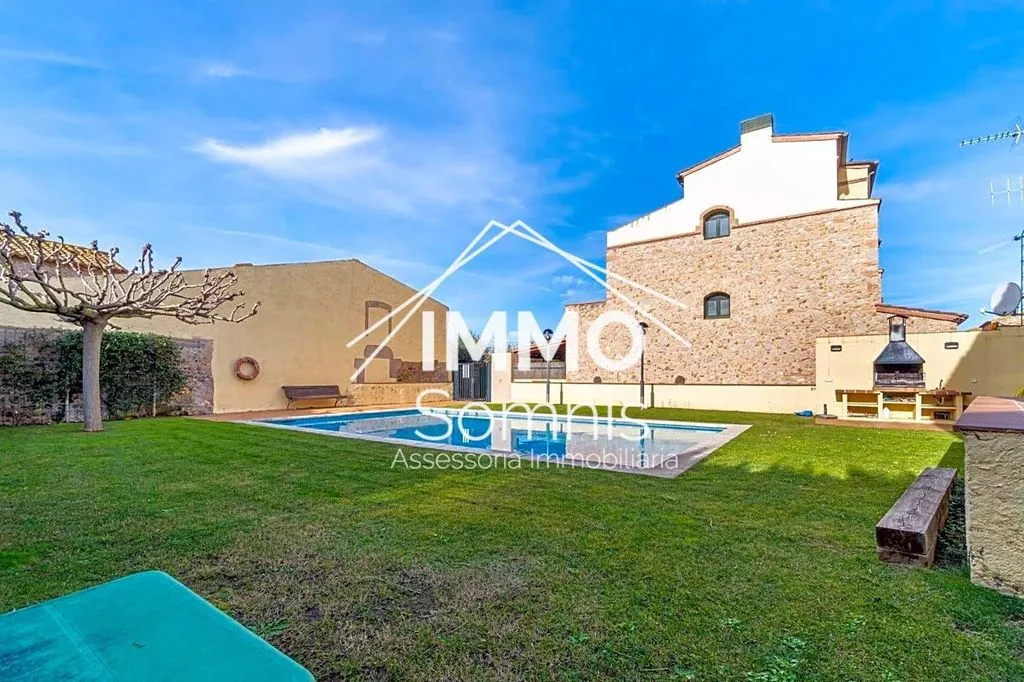 Piscina - Townhouse with Pool in Torroella de Fluvià