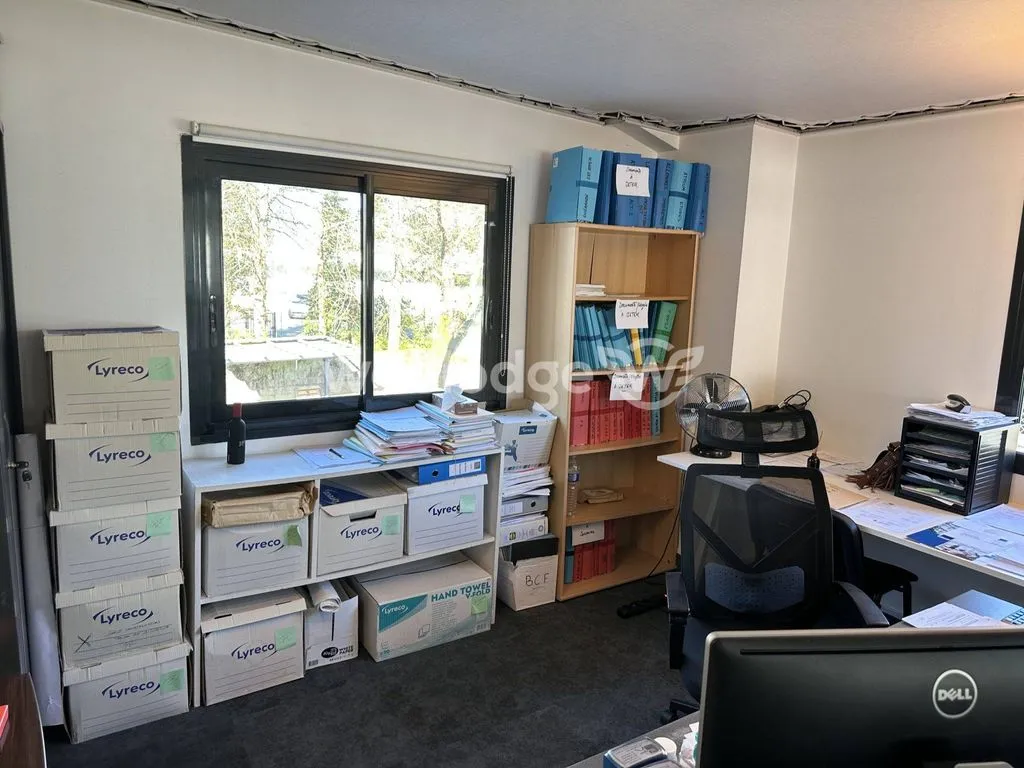 Kabinet - Office Space with Parking in Bouguenais