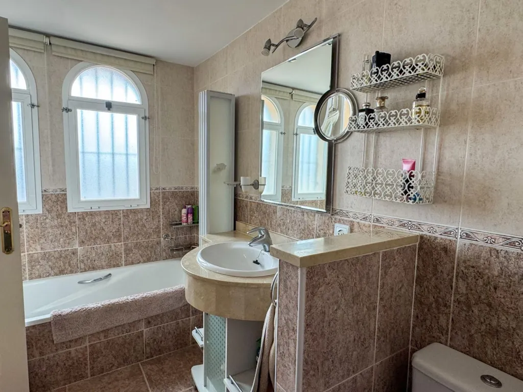 Vannitoad - Townhouse with Sea Views in La Duquesa, Manilva