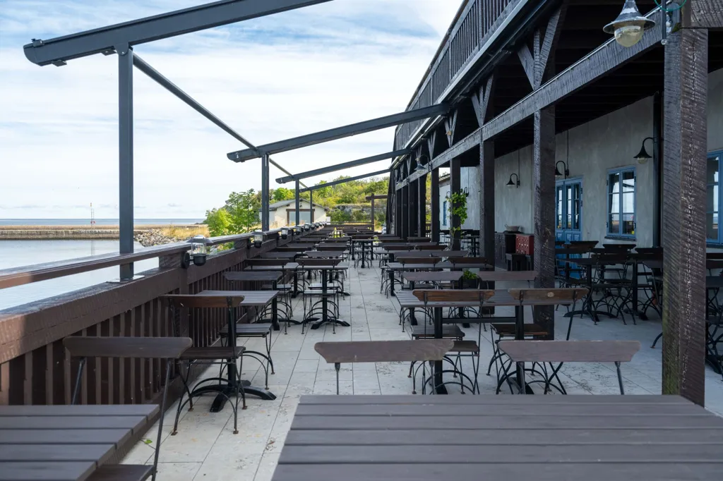 Terrass - Commercial Property with Sea View in Herrvik