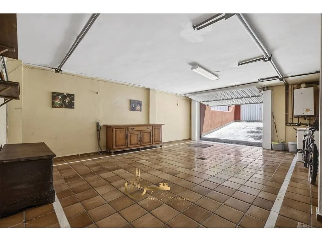 Garage - Renovated Chalet with Garden in Simón Verde