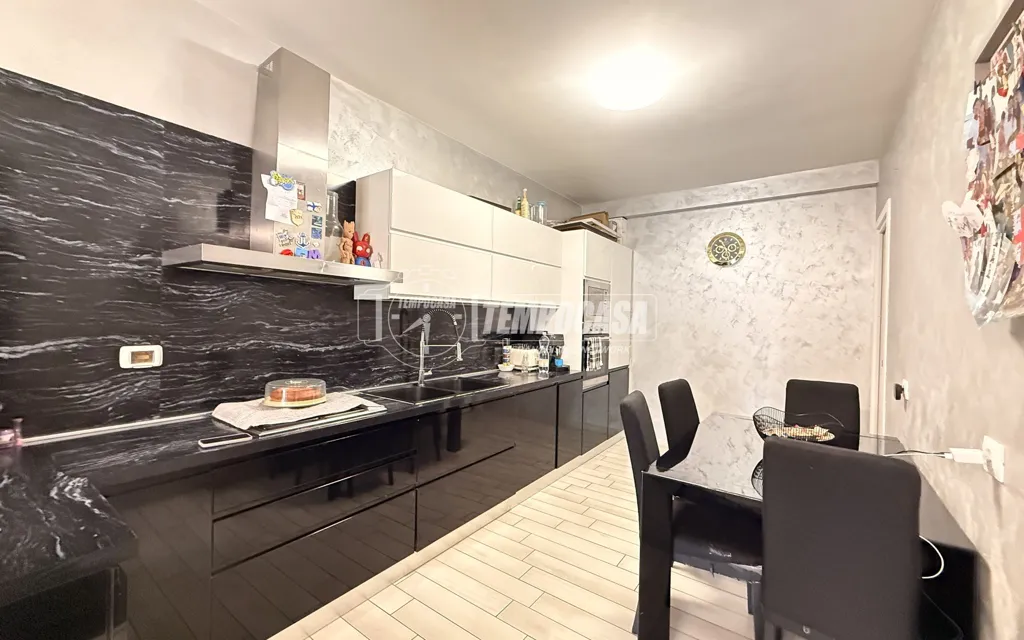 Cuisine - Rustic 2-Bedroom Flat with Private Garden in Rome