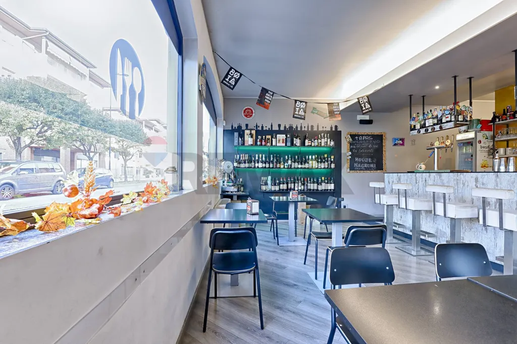 Pièces - Bar with Outdoor Seating in Desio