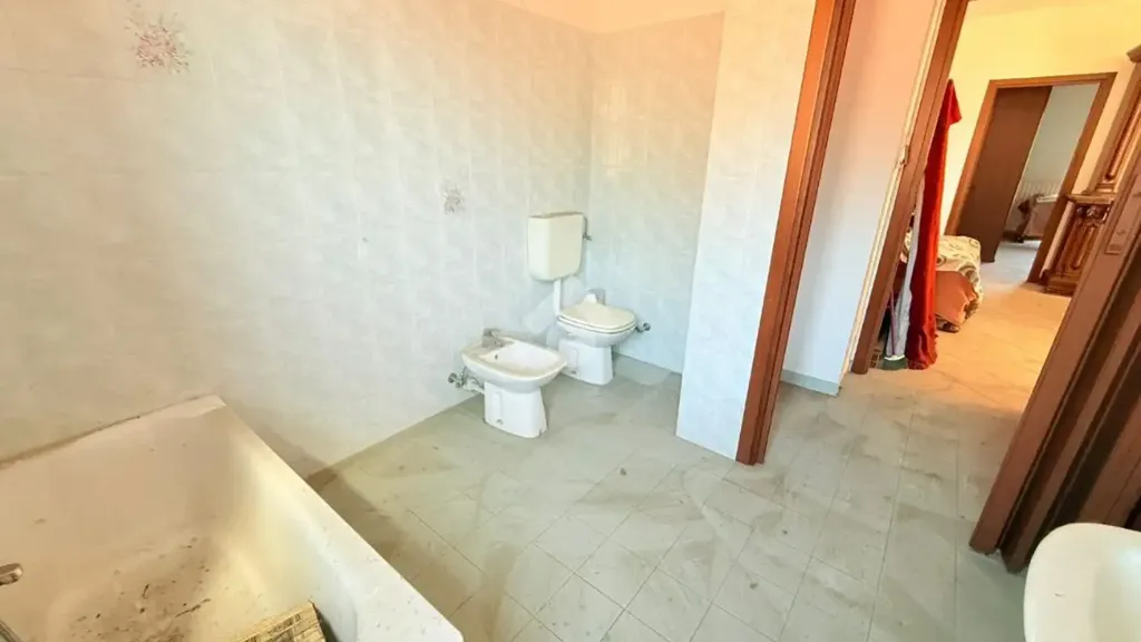 Salles de bain - Apartment with Three Balconies in Lanzo Torinese