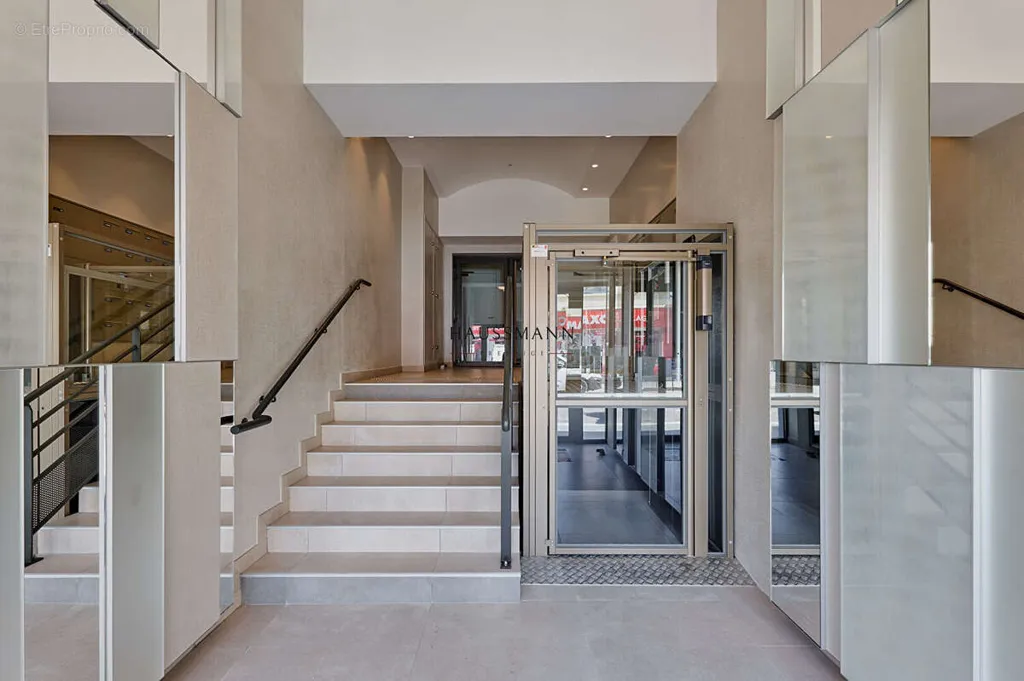 Ingresso - Apartment with Loggia in Paris XVII