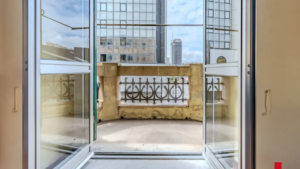 Balcone - Office Space with West Exposure in Genoa