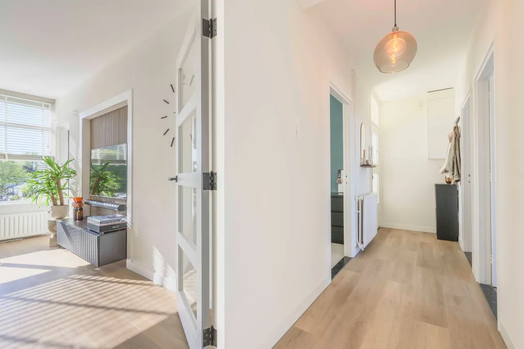 Esik - 4-Bedroom Apartment with Balcony in Katwijk