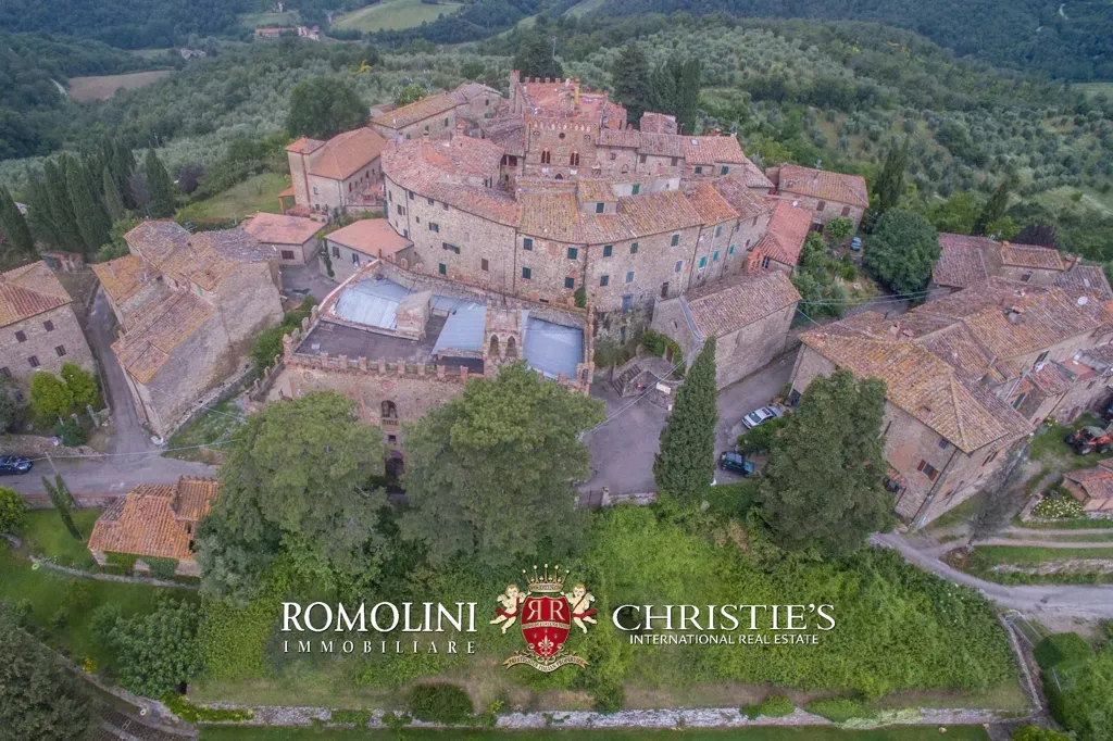 Õhuvaade - Medieval Castle for Restoration in Chianti Valley