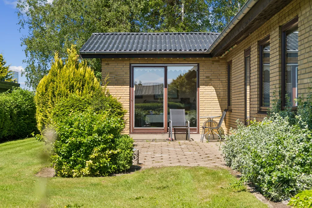 Aed - Well-Maintained Villa with Carport in Viborg