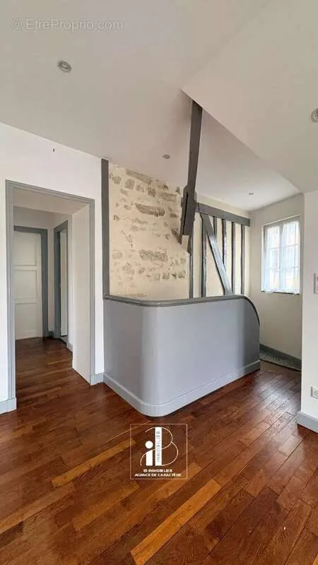 Séjour - Appartement Duplex avec Cour Privative à Fontainebleau