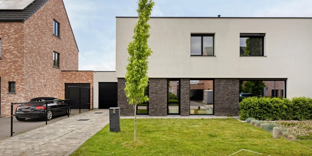 Exterior - Luxurious Half-Open House with Terrace in Wuustwezel