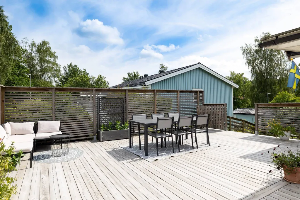 Terrass - Stylish Duplex with Garden in Hovsta