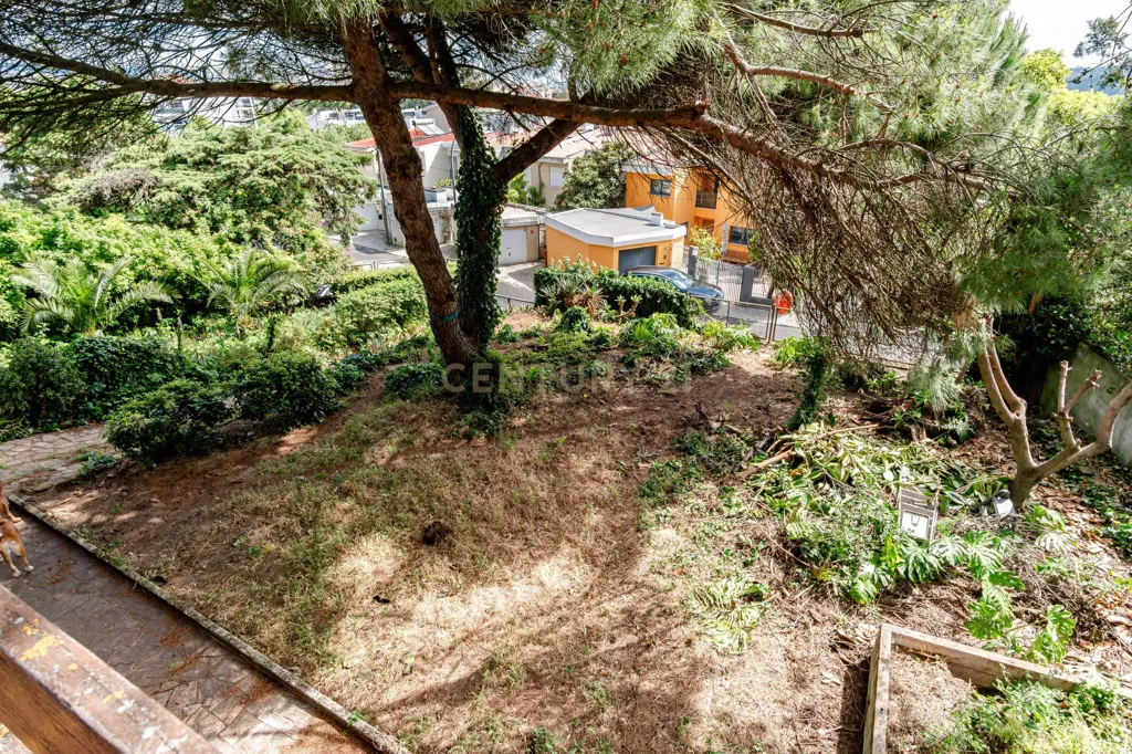 Aed - T6+1 House with Garden in Alfragide Norte
