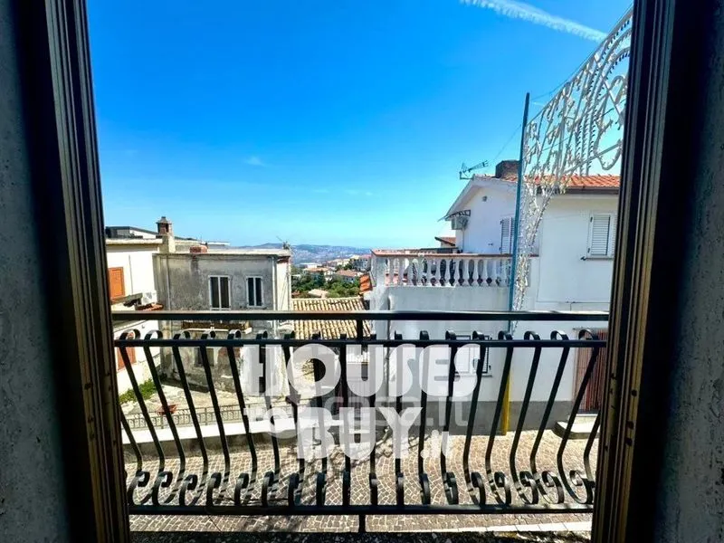 Rõdu - Apartment with Panoramic Terrace in Carfizzi