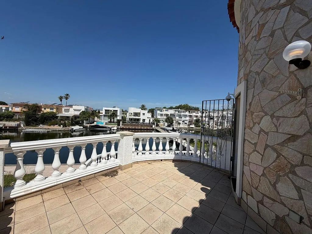 Terrass - Chalet with Private Marina in Empuriabrava