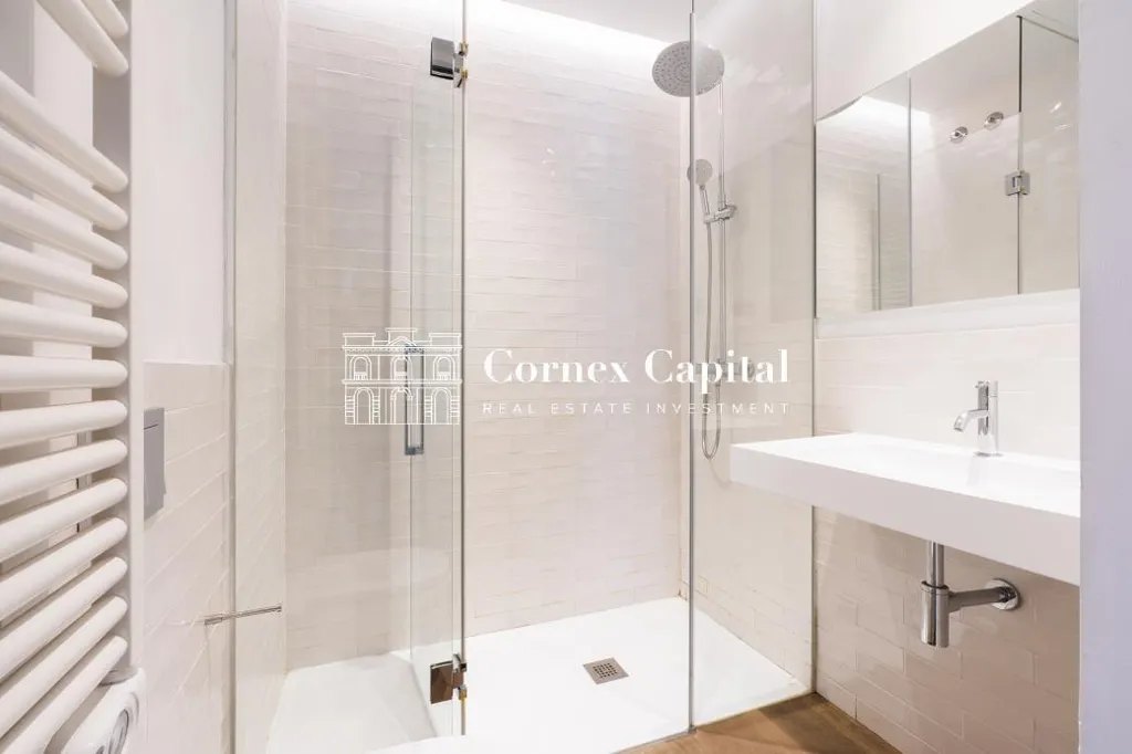 Bathrooms - Penthouse-Duplex with Terrace in Eixample, Barcelona