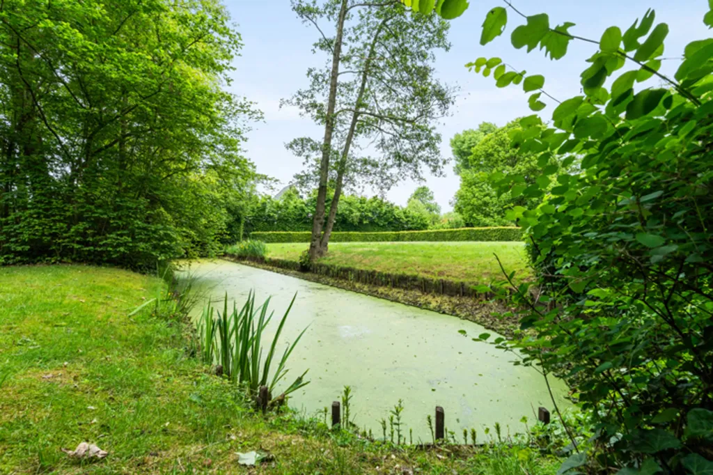 Jardin - Villa Architecturale avec Vue sur le Paysage à Meulebeke
