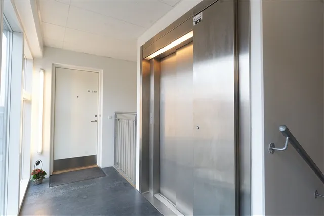 Ingresso - 5-Room City Centre Apartment with Balcony