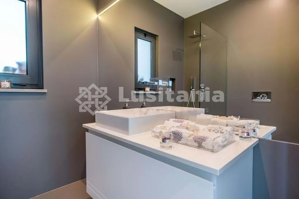 Bathrooms - Luxury Villa Next to Golf Course in Vilamoura