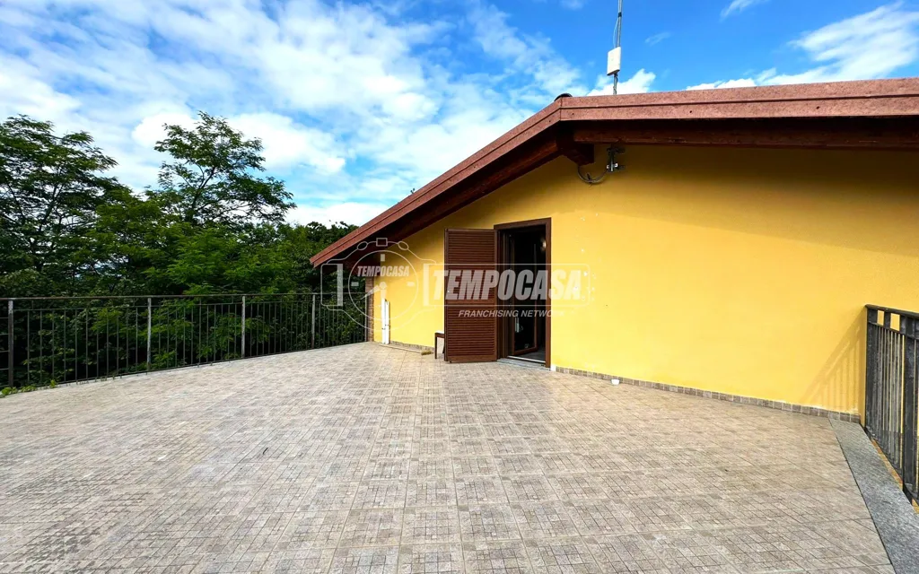 Terrass - Modern Villa with Garden in Druento