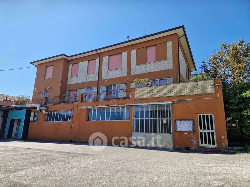 Välivaade - Mixed-Use Rustico with Industrial Space in Falconara Marittima