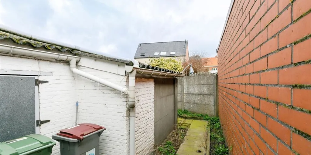 Aed - Renovatable Family Home in Mol