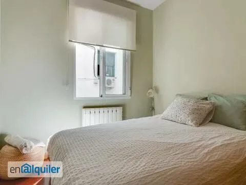 Bedrooms - Bright Apartment with Balcony in Chueca, Madrid