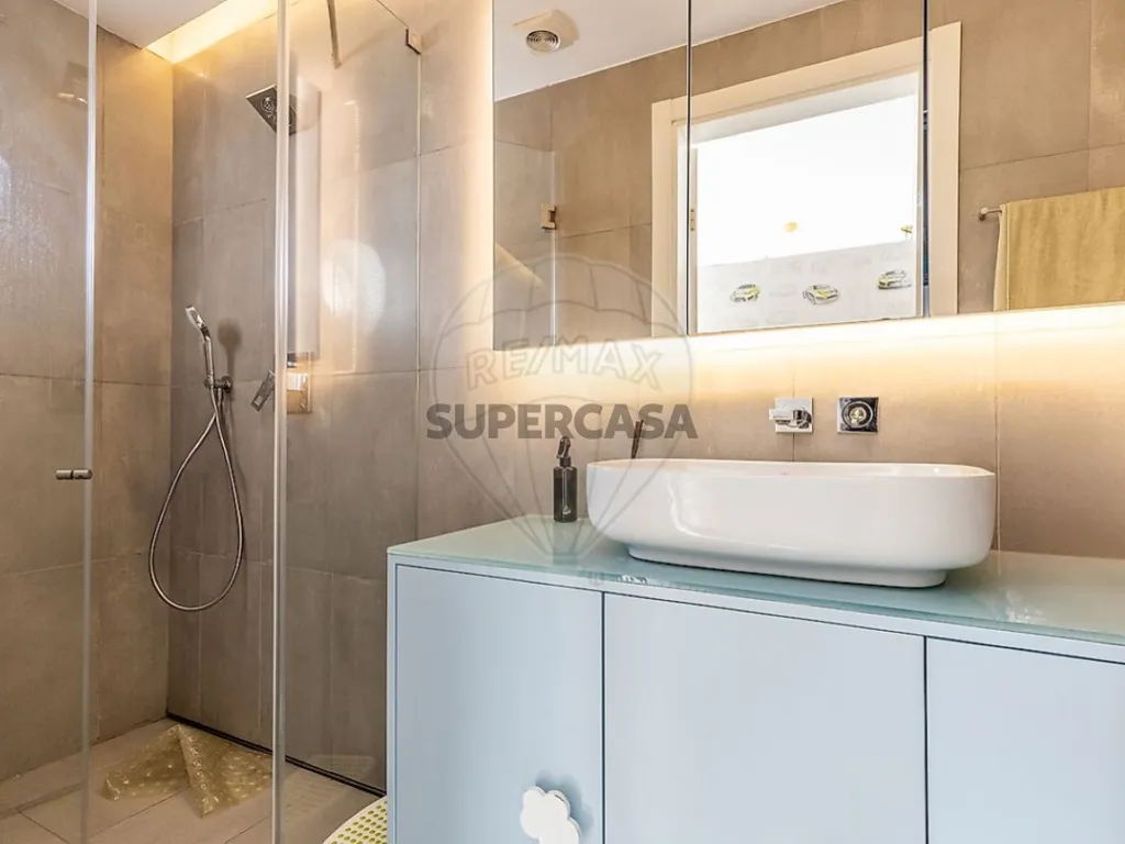 Vannitoad - Luxury Villa with 1950s Charm in Lisbon