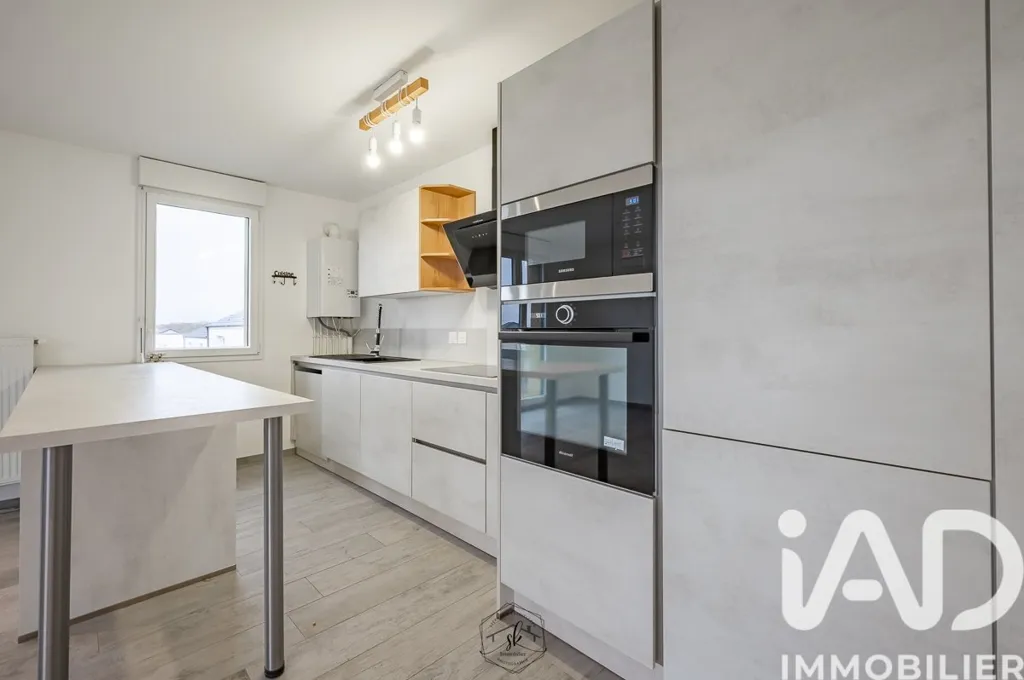 Köök - Apartment with Balcony in Guénange