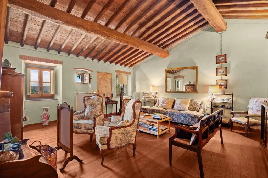 Elutuba - 17th-Century Villa with Olive Grove in Carmignano